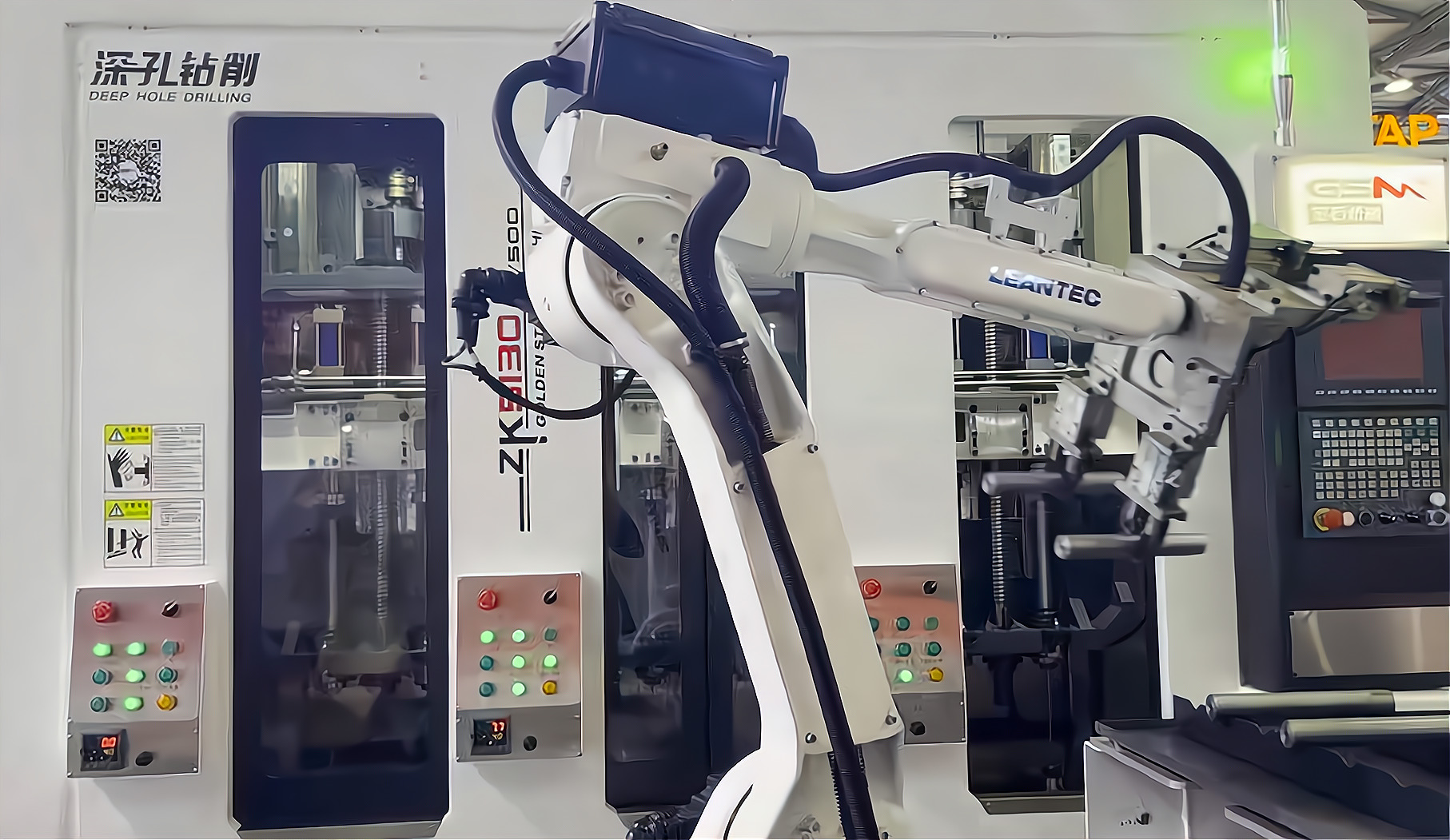 ZK5120×6/500 倒立六軸深孔鉆床配置六軸機器人，加工新能源電機軸單機自動化